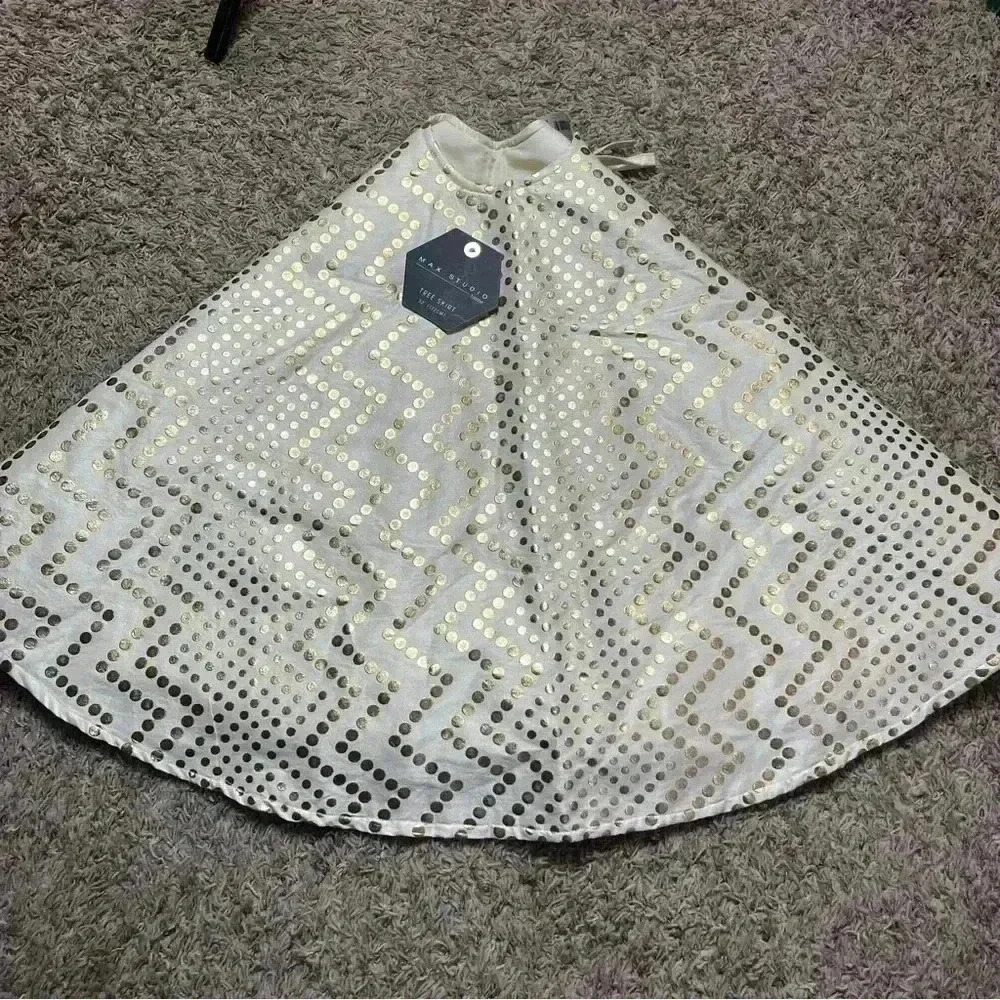 Max Studio Tree Skirt Holiday Christmas Cream Gold Dots Tie Closure 52” NWT‎